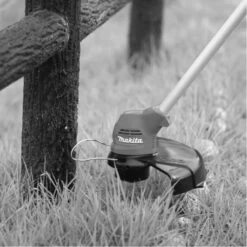 Coupe-herbe 12V Max 10,8V Makita UR100DWAE + 2 Batteries 2.0 Ah + Chargeur En Boîte Carton -Pro Jardin Soldes AFD 144456